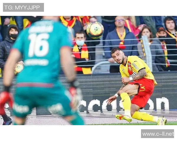 朗斯全力争夺法甲榜首优势尼斯苦战连遭八连败陷入低谷